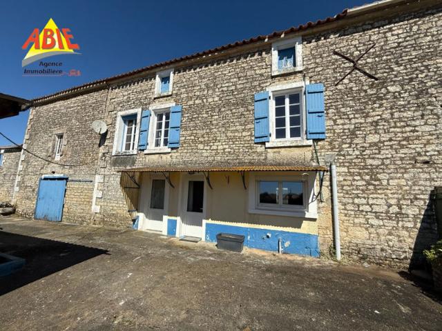 Maison en pierre et dépendances rives d'autise