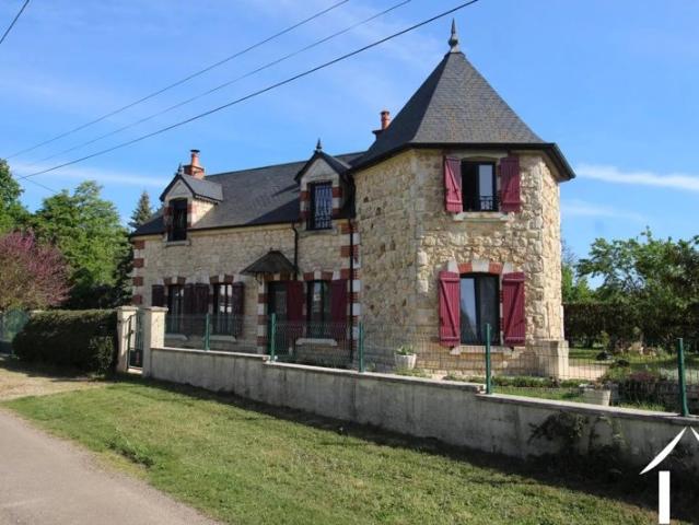 Maison en pierre étonnante Pleine de charme et de potentiel