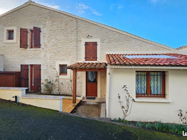 Maison en pierre en plein cœur du Marais Poitevin