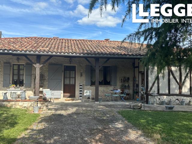 Maison en pierre en plein campagne, avec 3 chambres, grange, studio et piscine