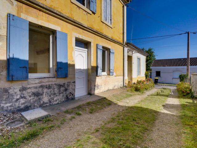 Maison en pierre en R+1 6 pièces de 190m2 habitables sur par