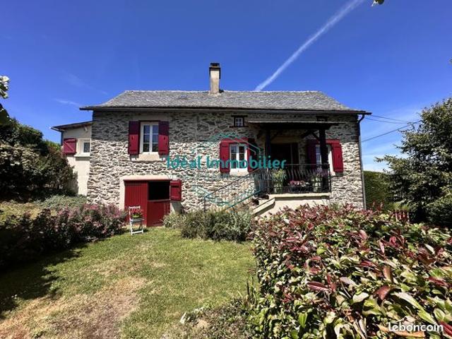 Maison en pierre entièrement rénovée avec grand terrain