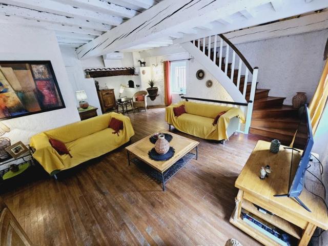 Maison en pierre entièrement rénovée dans un cadre magnifique avec de belles vues