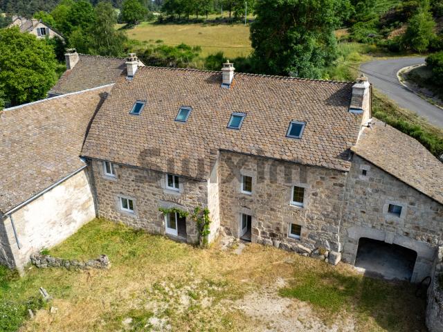 Maison en pierre gros potentiel locatif