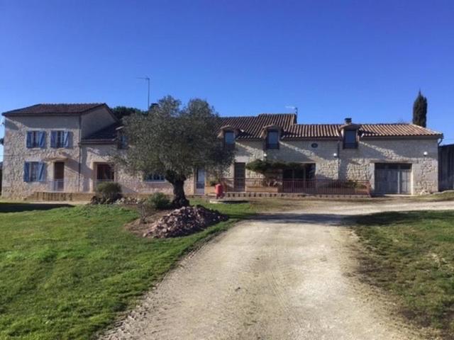 Maison en pierre, habitation et possibilité de gîte