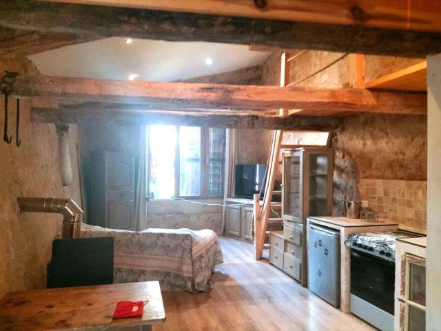 Maison en pierres, individuelle, avec terrain de 335 m² cons. 47m² Moustiers Sainte Marie