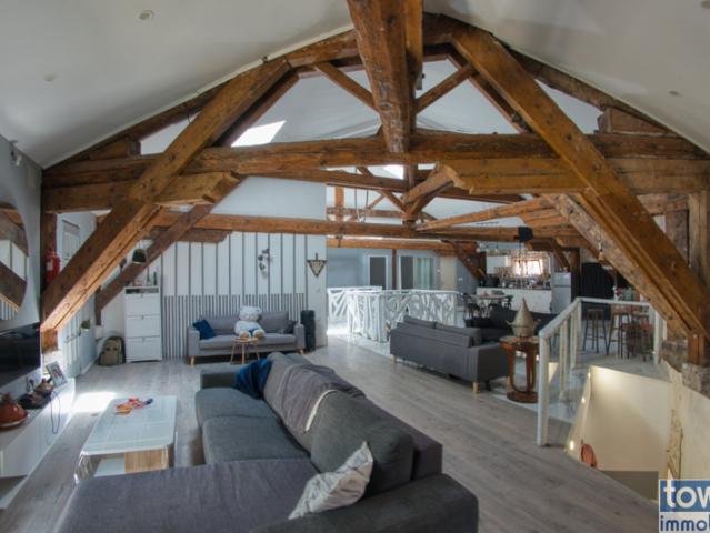 Maison en pierre intégralement restaurée 166 m2 5 pièces