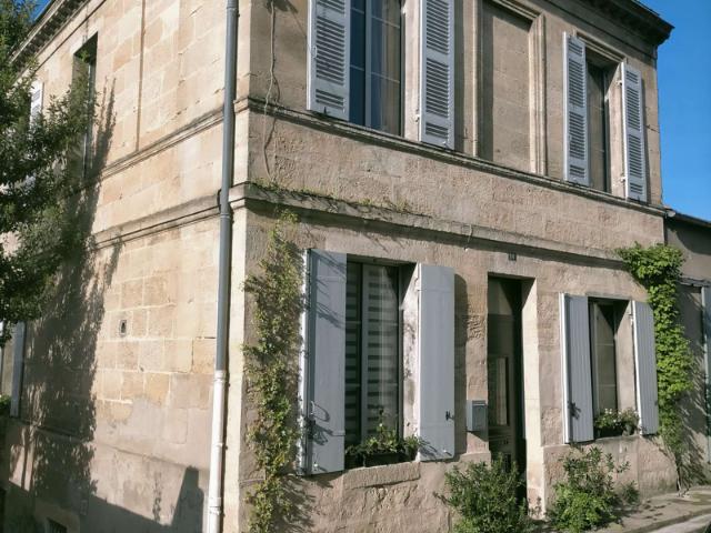 Maison de caractère en pierre Vieux Lormont, à deux pas du
