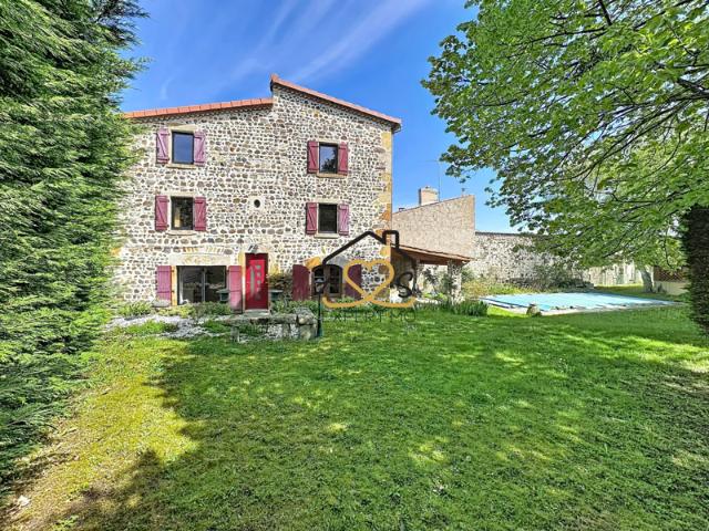 MAISON EN PIERRE PISCINE SAINT JULIEN DE COPPEL 63160