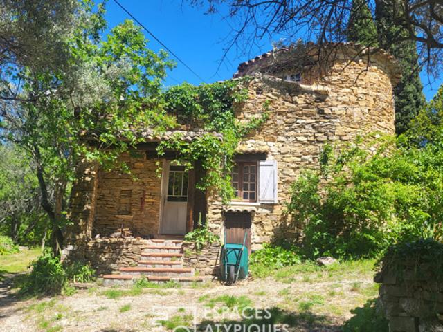 Maison en pierre pleine nature avec piscine Le Castellet