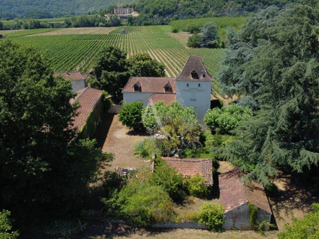 Maison en pierre quercynoise et dépendance