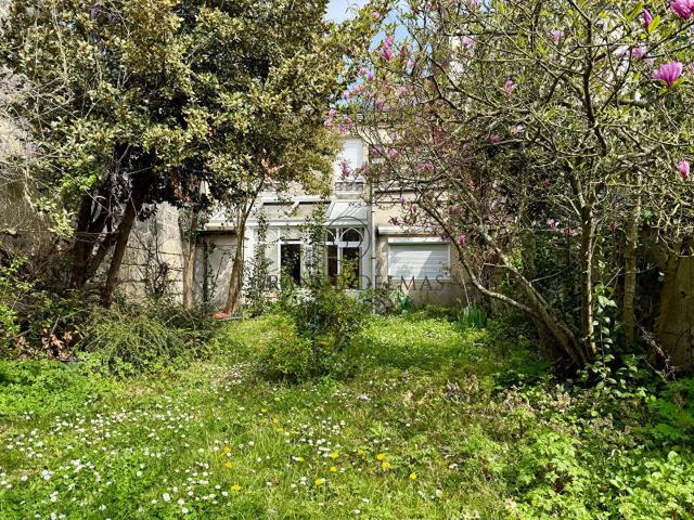 Maison en pierre R+1 avec grand jardin BORDEAUX CROIX BLANCH