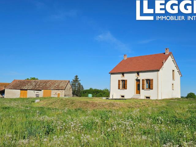 Maison en pierre reconstruite en 2025 avec grange et 14,7 ha de terrain