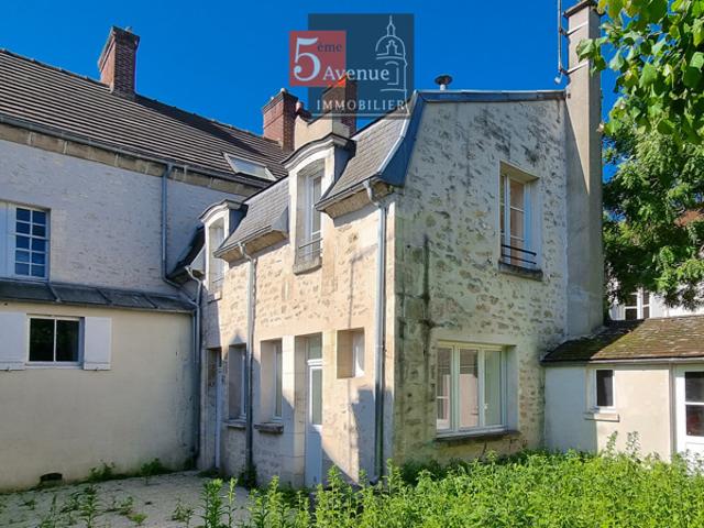 Maison en pierre rénovée avec jardin au coeur de Chantilly
