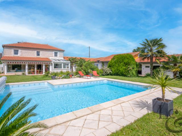 Maison en pierre rénovée à vendre proche commerces de Villeneuve sur Lot