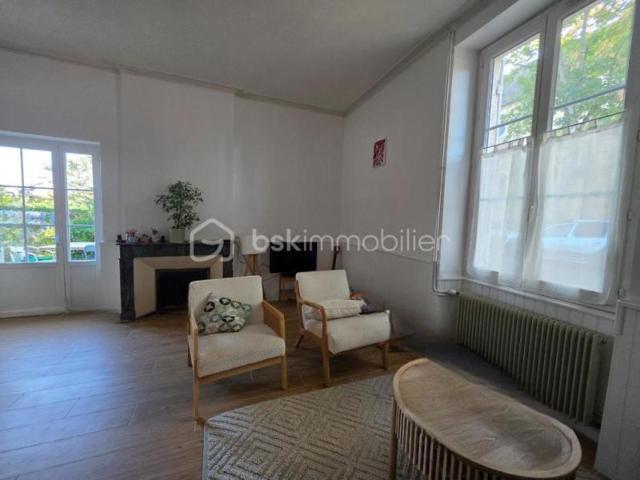 MAISON EN PIERRE RENOVEE A BARBASTE 4 CHAMBRES JARDIN DOUBLE GARAGE