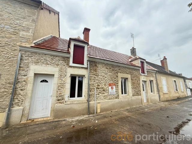 Maison en pierre rénovée à Charenton du Cher proche canal