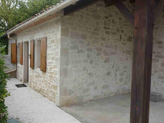 Maison en pierre rénovée à proximité de toutes les commodité