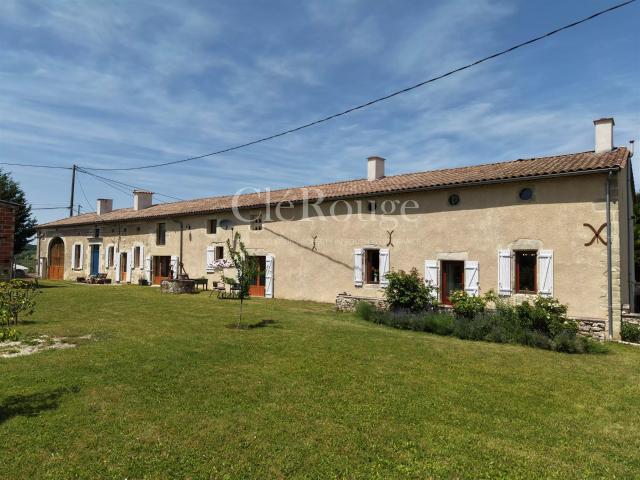 Maison en pierre rénovée, à quelques pas de Duras 237m² Duras