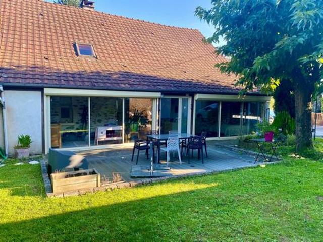 Maison en pierre rénovée avec un esprit loft à Malemort