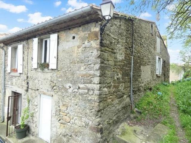 Maison en pierre rénovée avec cour plein sud – charme et authenticité