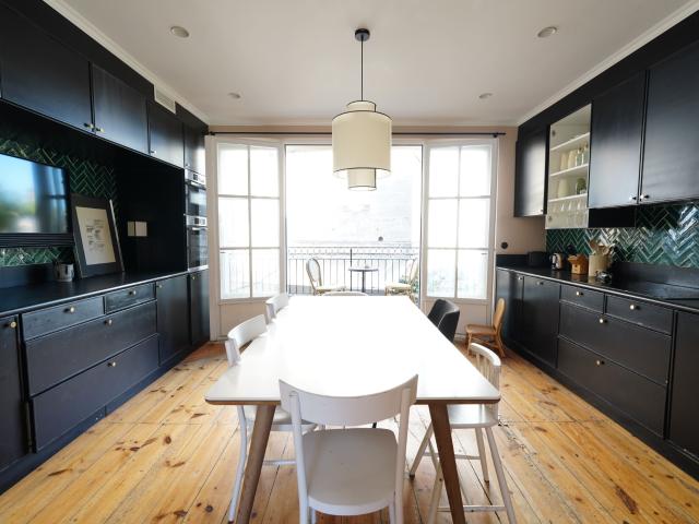 Maison en pierre rénovée avec garage quartier Saint Seurin
