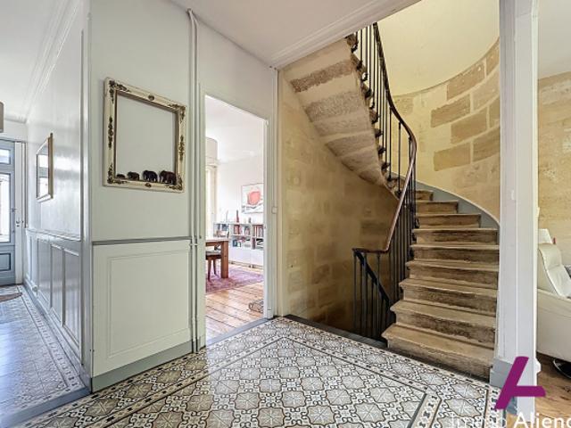 Maison en pierre rénovée avec jardin 145m² SAINT SEURIN