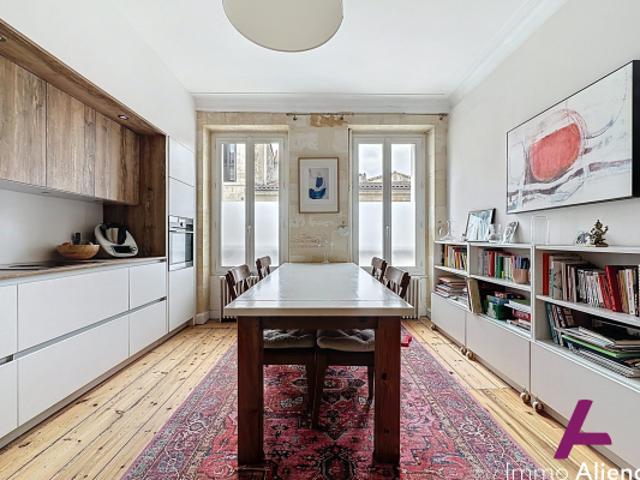 Maison en pierre rénovée avec jardin 145m² SAINT SEURIN