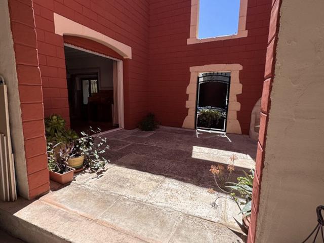 MAISON EN PIERRE RENOVEE AVEC PATIO ARGELIERS