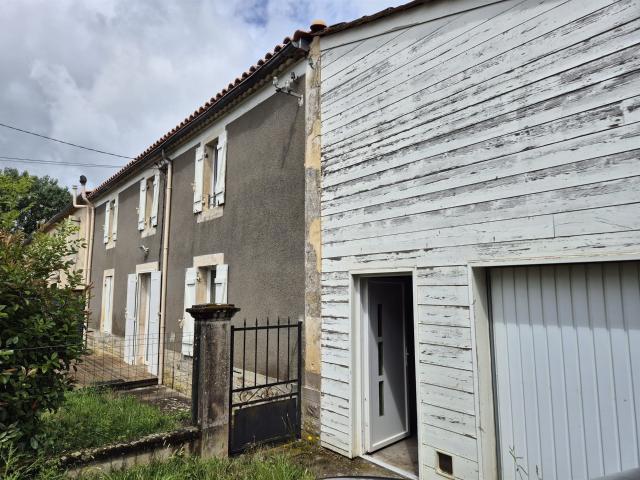 Maison en pierre rénovée de 109 m2, 3 chambres, grandes dépe. 109m² Sauveterre de Guyenne