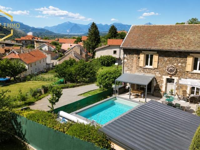 Maison en pierre rénovée de 160 m² avec piscine, vue montagnes ? Saint Georges de Commiers