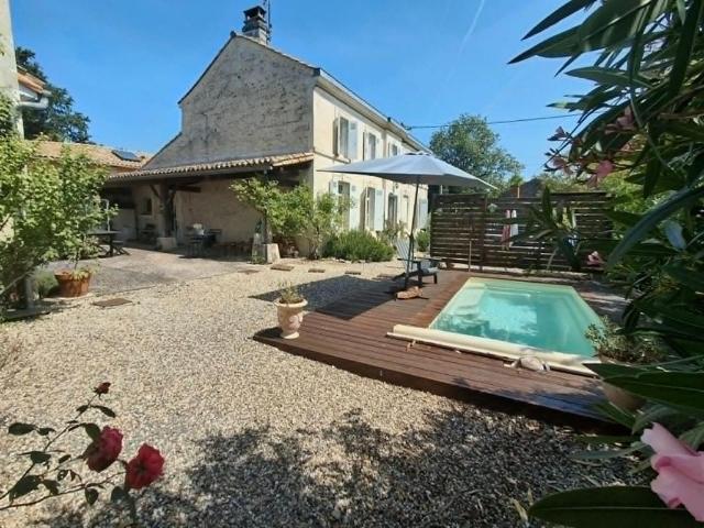 Maison en pierre rénovée de 180 m² 5 chambres, piscine et dépendance