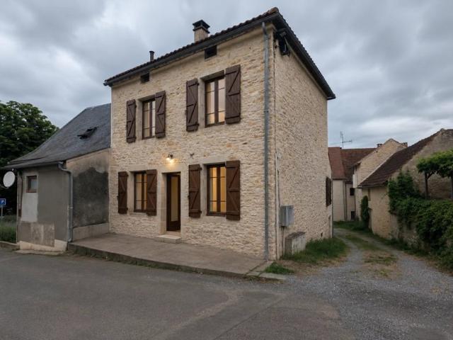 Maison en pierre sur Degagnac