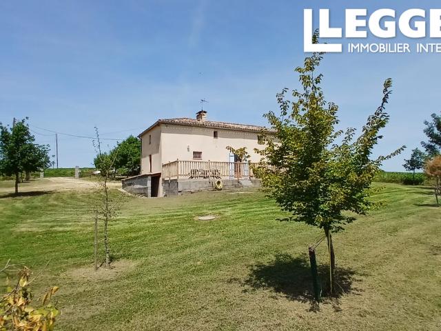 Maison en pierre située dans la campagne avec 4 chambres et jardin cloturé