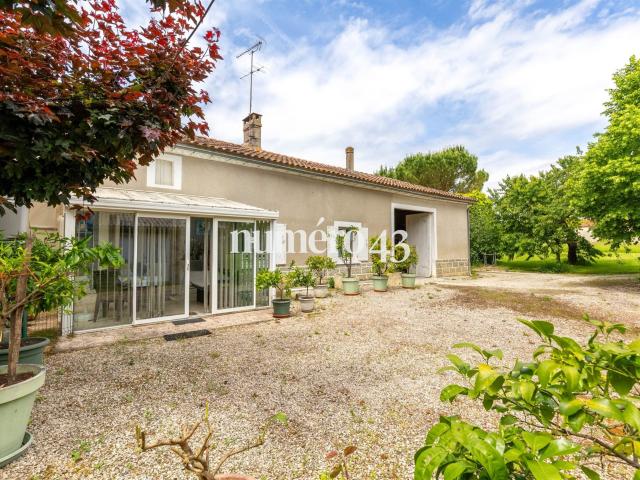 Maison en pierre T4 de 126 m², dépendances sur 8080 m² terra. 126m² Mourens