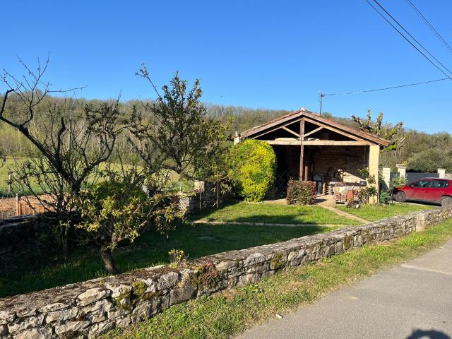 Maison en pierre T5/6 rénovée avec piscine sur 989m2 terrain