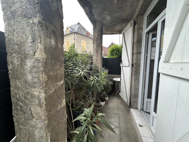 Maison en pierre type T4 avec garage Centre de Bétaille 46 100m² Bétaille