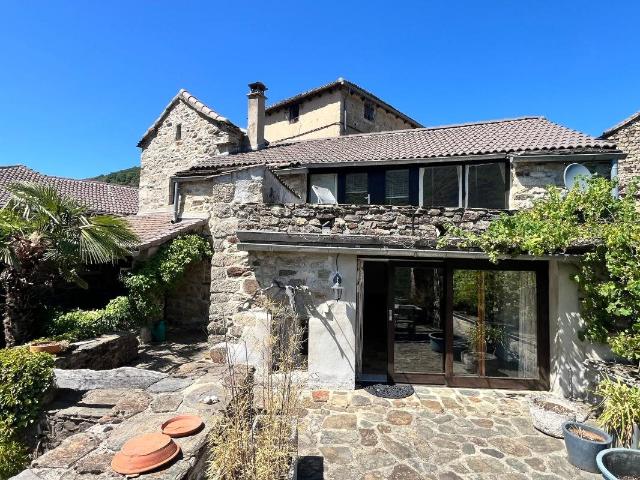 Maison en pierre, terrasses avec vue 150m² Sablières