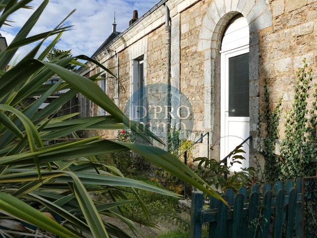 Maison En Pierre Unique Avec Jardin Et Dépendances