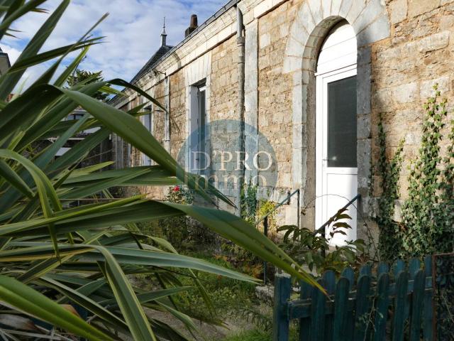 Maison en pierre unique avec jardin et dépendances – à visiter sans tarder !