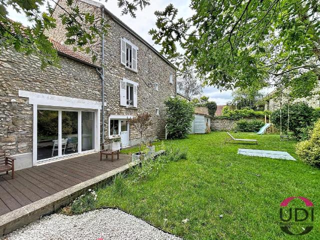 MAISON EN PIERRE 150M2 HAB EN CENTRE VILLE