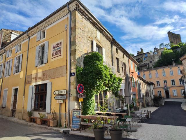 Maison en pierre 160 m2 3 chambres Centre historique Bou