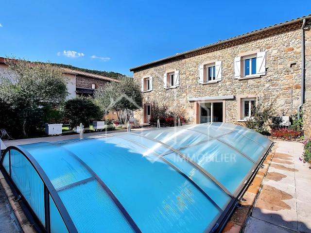 Maison en pierre 161 m² hab, 4 ch avec piscine