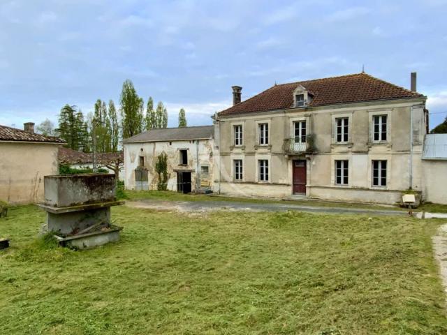 Maison en pierre 162 m2 + dépendances