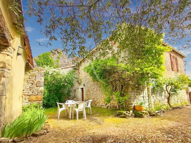 Maison en pierre 122m² + grange aménageable, à 5 min des commer