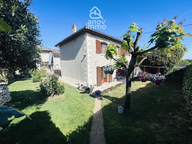Maison en pierre 125 m2 Grand garage 85 m2 Jardin Proche Cog. 124m² Genté