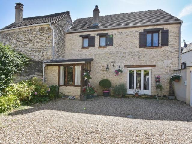 Maison en pierre 130m2 4 chambres dépendance jardin