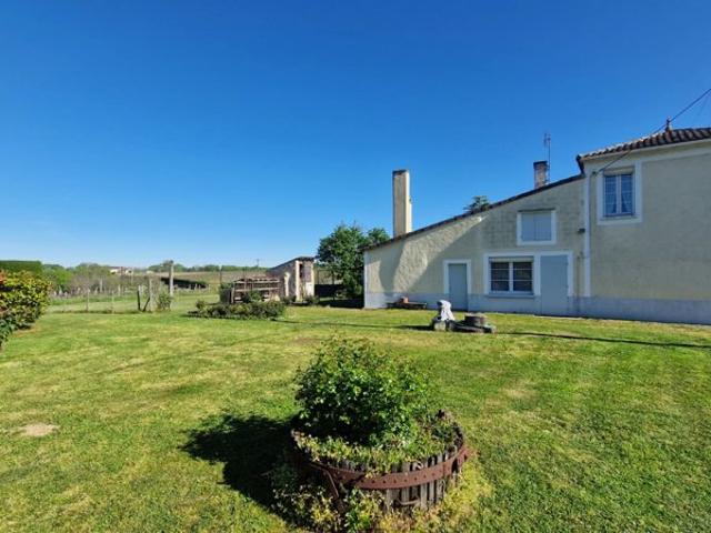 MAISON EN PIERRE 250 M2 6 CHAMBRES TERRAIN 3900 M2