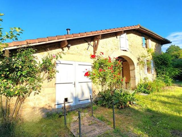 Maison en Pierre 280m² Terrain 20 317 m² Dépendances PISCINE