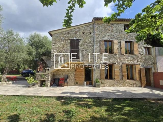 MAISON EN PIERRE 233m² & PISCINE + DÉPENDANCES GRASSE